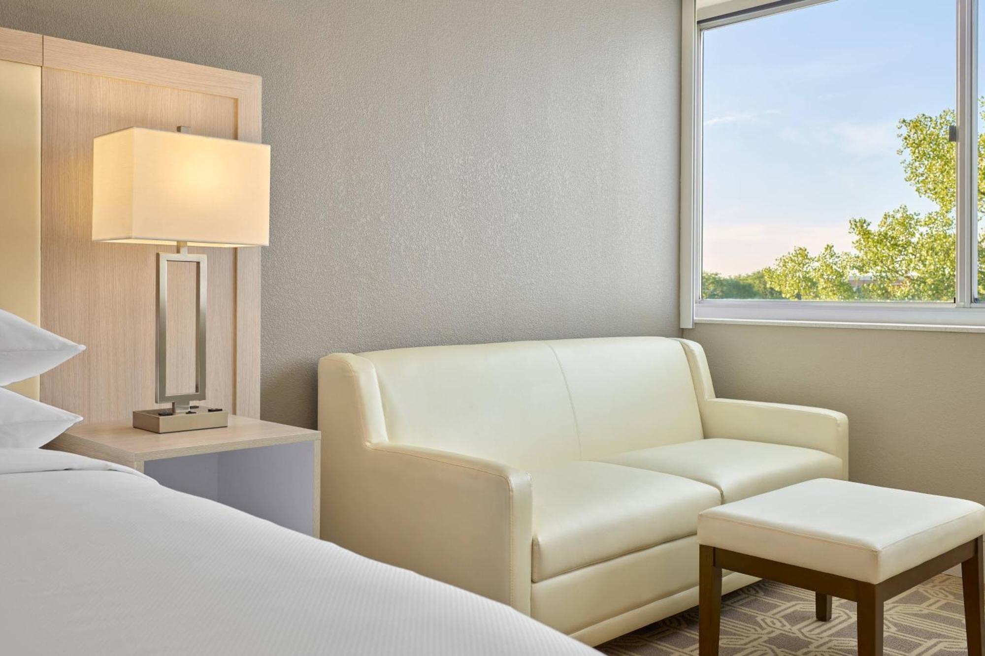 Delta Hotels By Marriott Chicago Willowbrook Exterior photo