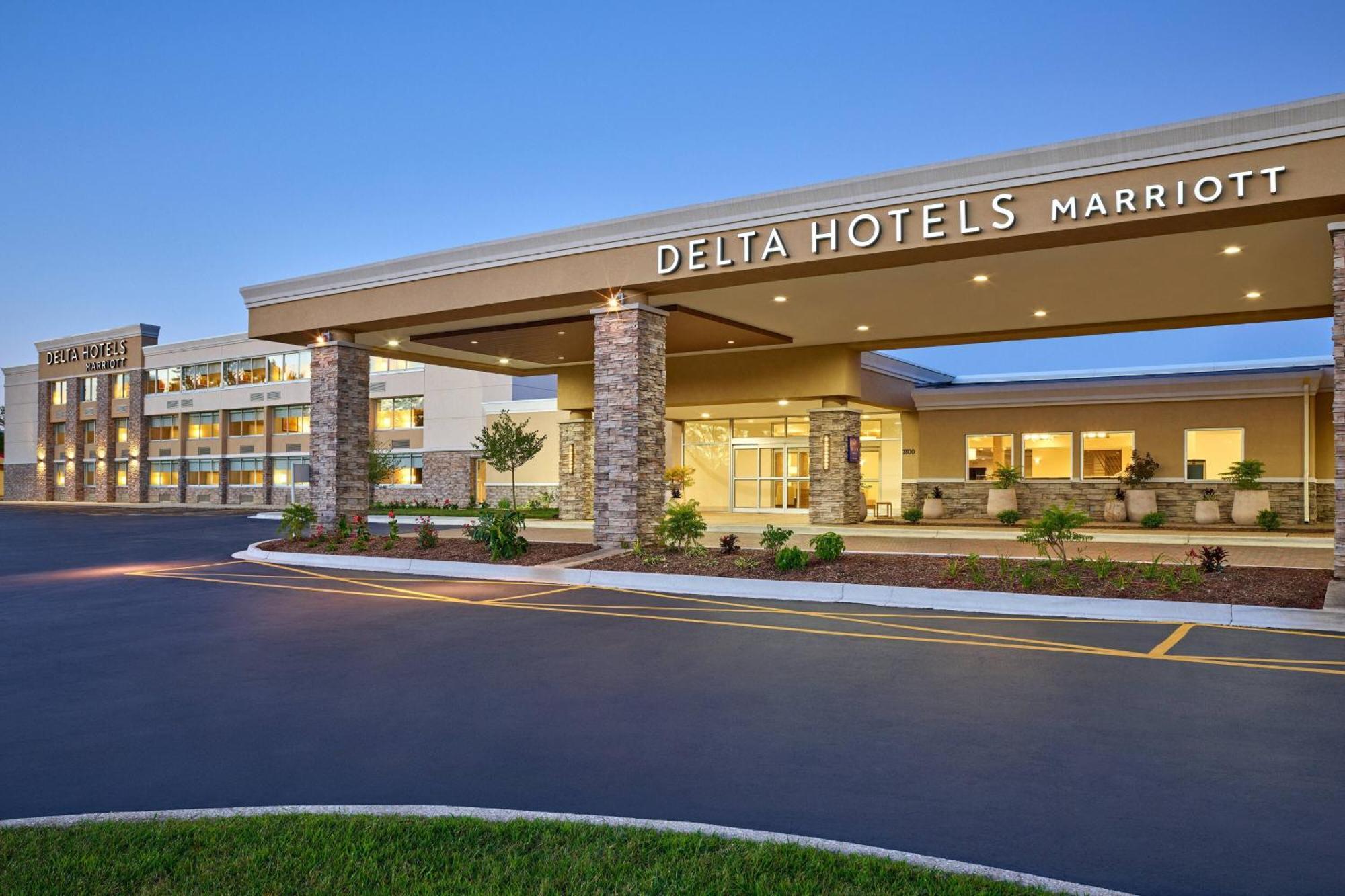 Delta Hotels By Marriott Chicago Willowbrook Exterior photo