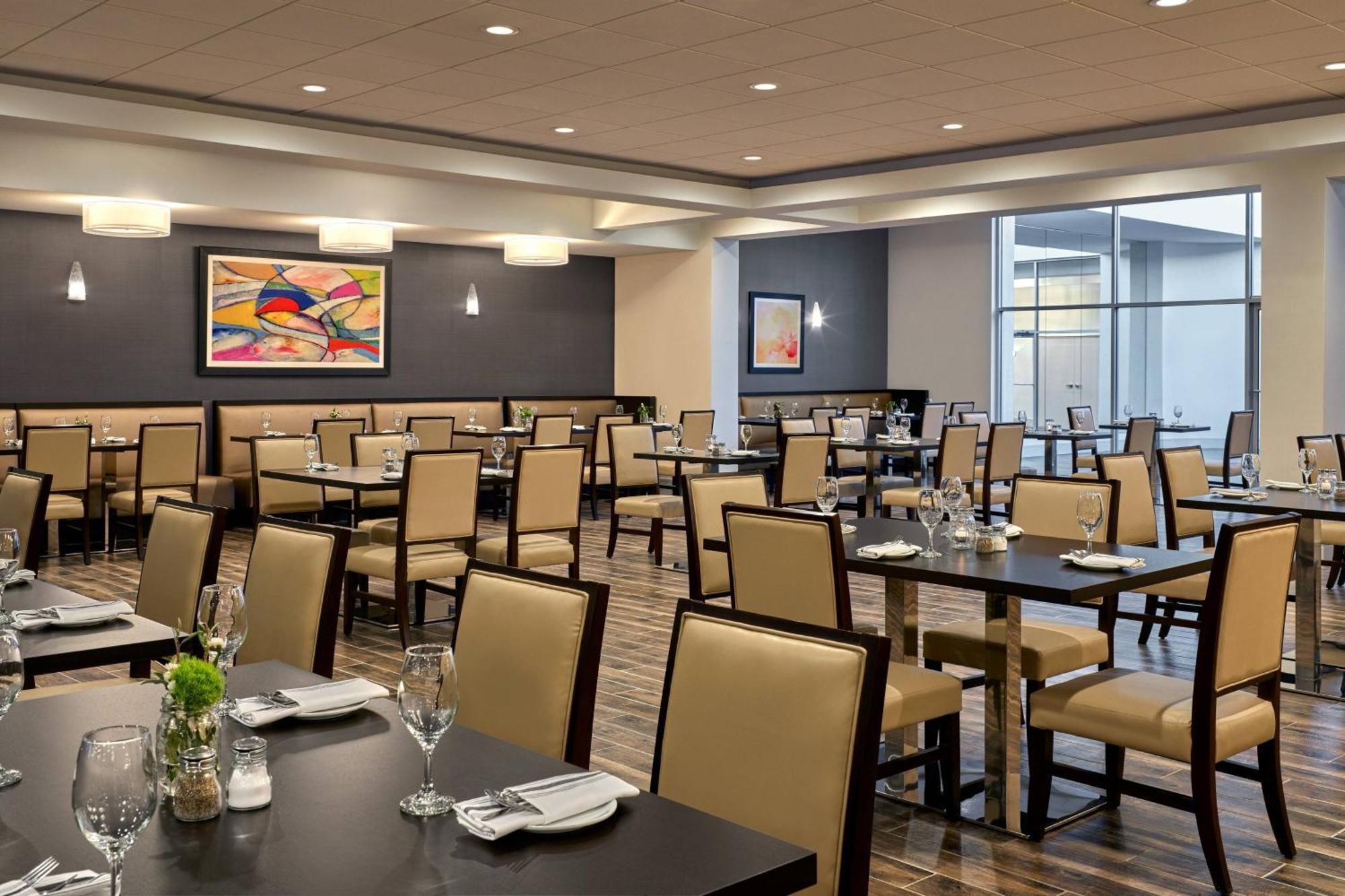 Delta Hotels By Marriott Chicago Willowbrook Exterior photo